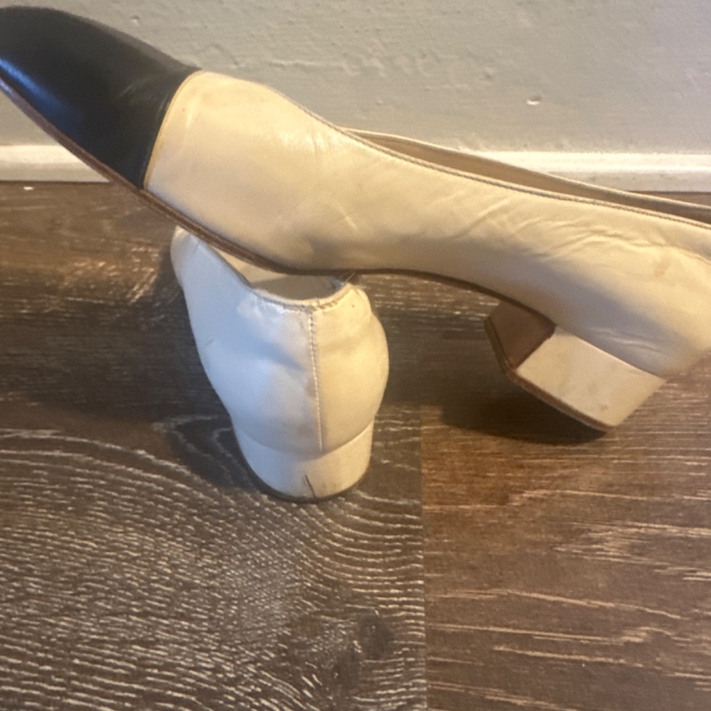 Channel shoes - Picture 3 of 5